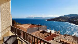 a view of the ocean from a building at Bellagio in Castelsardo