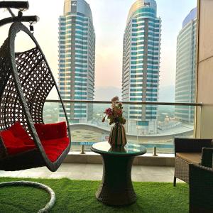 Χώρος καθιστικού στο Sky Rise Luxury Apartments-Elysium Tower Facing Centaurus Mall Islamabad