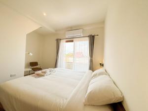 Ένα ή περισσότερα κρεβάτια σε δωμάτιο στο Blue & Teak 336 Stay with private bath +6 φωτογραφίες