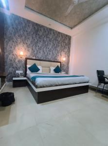 a bedroom with a king sized bed in a room at Hotel Star Taj Agra in Agra