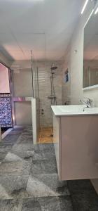 Phòng tắm tại Manzil Cordoba +23 ảnh