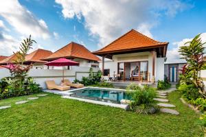 Bazén v ubytování Akshaya Villa, Sacred Wellness Retreat by Dhananjaya Hospitality nebo v jeho okolí