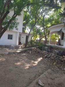 Κήπος έξω από το Round house beach apartment