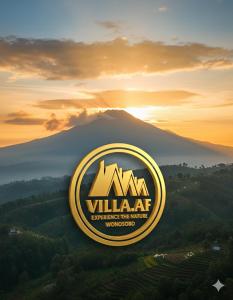 Kejajarにあるaf house villa and cabinの山を背景にしたワイナリーの看板