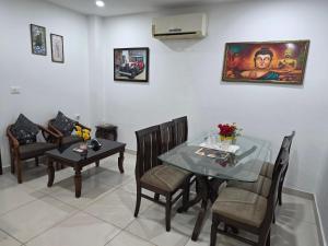 Istumisnurk majutusasutuses Ultra Luxury A Class 1bhk By Bliss Stay