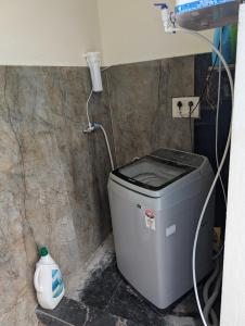 a trash can in a corner of a room at Cozy 2-Bedroom Flat with Wi-Fi & AC in Hyderabad