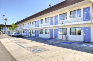 a building with a car parked in front of it at Motel 6 - Santa Nella, on i-5 in Santa Nella