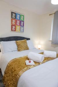 Ένα ή περισσότερα κρεβάτια σε δωμάτιο στο Modern 3-bed Bradley Stoke Self Check-in Free Parking Fast Wi-Fi +36 φωτογραφίες