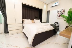 Ένα ή περισσότερα κρεβάτια σε δωμάτιο στο Velour stays +6 φωτογραφίες