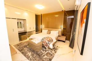 Postel nebo postele na pokoji v ubytování Velour stays