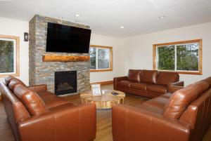 Posezení v ubytování Spacious Mountain Chalet - Park City, Near 7 Ski Resorts, Game Room, 4 Balconies