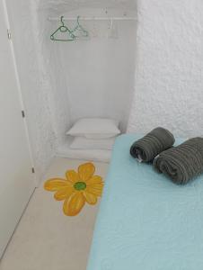 a room with a bed and a flower on the floor at Cueva Doña Bona in Bácor