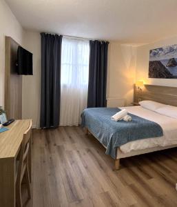 a hotel room with a bed and a window at Couett'Hôtel Brest Port de plaisance, Les pieds dans l'eau in Brest