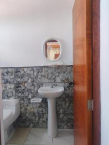 a bathroom with a sink and a mirror at Hospedaje Luciana in Pucallpa