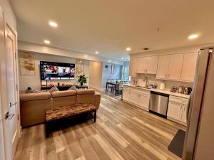a living room with a couch and a kitchen at The Classy Suite - 2BR with Free Parking in Paterson