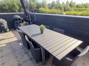 Un balcón o terraza en Luxury Lakeside Retreat - By Traum Ferienwohnungen