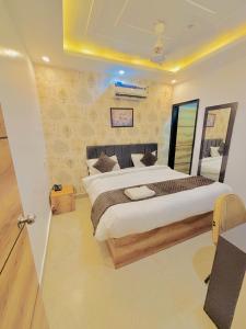a bedroom with a large bed and a mirror at Hotel Devine Zirakpur Chandigarh in Zirakpur +28 photos
