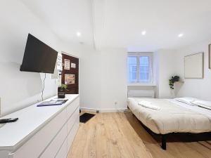 Postel nebo postele na pokoji v ubytování Studio coeur centre ville N1