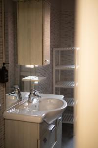 Ένα μπάνιο στο GioiApartment - B&B Scalo Romana Villaggio Olimpico +28 φωτογραφίες