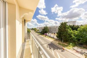a balcony with a view of a city street at Escapade urbaine CDG Paris a deux pas in Le Blanc-Mesnil