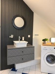 Galería fotográfica de NOOQA - Comfort Riverside Home -160 qm, 2 Floors en Colonia