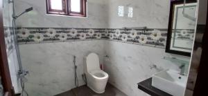 Ένα μπάνιο στο Ambalangoda Villa +20 φωτογραφίες