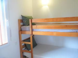 a bedroom with two bunk beds in a room at Le GLAZ * Grande plage & commerces à pied * Jardin in Carnac