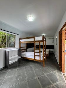 Ένα ή περισσότερα κρεβάτια σε δωμάτιο στο Casa Jd São Lourenço na rua da praia sendo 2 praias