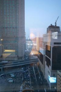 a view of a busy city street with cars at فندق برستيج اجياد in Ajyad