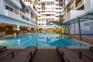 Kolam renang di atau dekat dengan BE Residences