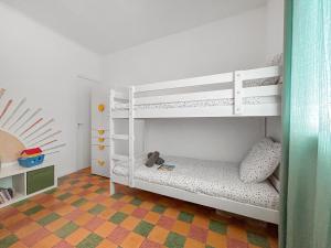 En eller flere senge i et værelse på Garage Privé Clim Jardin & Barbecue Narbonne