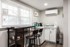 Η κουζίνα ή μικρή κουζίνα στο The Cozy Cottage