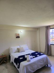 a bedroom with a large bed in a room at Casa completa Comodidad-Ubicación Perfecta-CarmenV in Carmen de Viboral