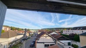 a view from a window of a town at De Manhattan à la savane in Montbard