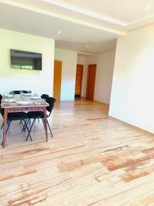 Μια τηλεόραση ή/και κέντρο ψυχαγωγίας στο les Belles Sejours +18 φωτογραφίες