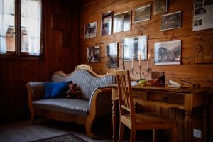 Posezení v ubytování Hotel Nufenen