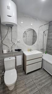 Ένα μπάνιο στο Мангилик Ел 10