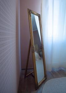 a mirror sitting on the floor in a room at Fazenda in Sumy