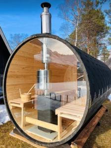 a circular wooden sauna with a round mirror at Phillipshaugen Lodge in Øksendalsøra