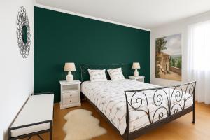 Giường trong phòng chung tại Casa di David - Maggiore it’s a kind of magic! +28 ảnh