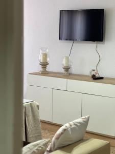 TV a/nebo společenská místnost v ubytování Apartamento luminoso con patio privado junto a la Plaza de Toros de Montoro