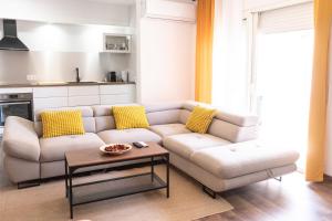 a living room with a couch and a table at Apartamento Cassa de la selva in Cassà de la Selva