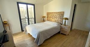 Giường trong phòng chung tại Villa Perle d'Azur, standing avec grande piscine chauffée, 400m de la mer +39 ảnh