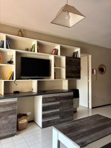 Televisyen dan/atau pusat hiburan di Bnb Loft XXIV