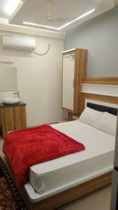 Ένα ή περισσότερα κρεβάτια σε δωμάτιο στο Hotel Sai Maa
