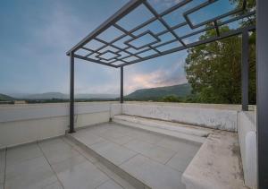 Nespecifikovaný výhled na hory nebo výhled na hory při pohledu z vily