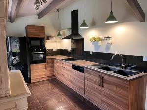 Η κουζίνα ή μικρή κουζίνα στο La Maison Sur La Colline