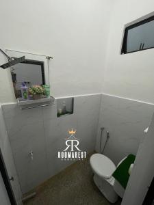 Ένα μπάνιο στο RoomaRest Homestay