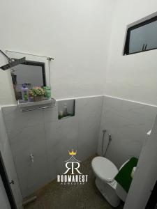 Ένα μπάνιο στο RoomaRest Homestay +2 φωτογραφίες