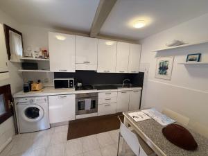 O bucătărie sau chicinetă la Appartamento Carboncina